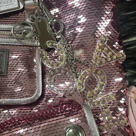 Coach Pink Shoulder Bag with Leather Straps and Gold Hardware - Picture 3 of 8